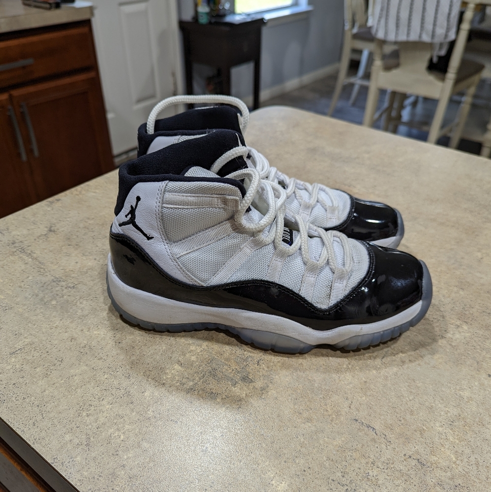 Space jam size 6